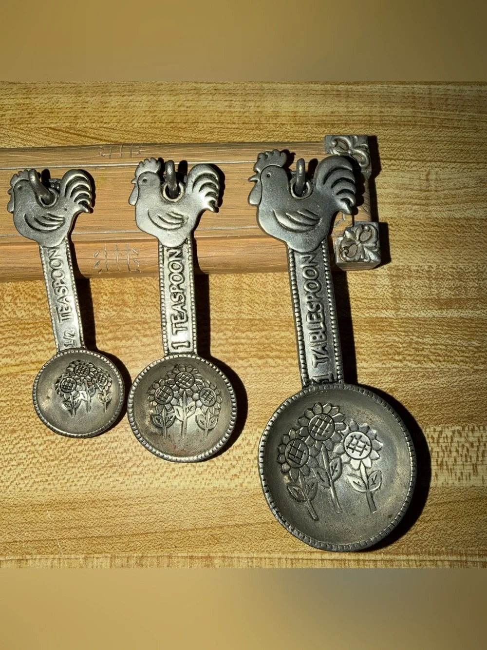Vintage‎ Ganz Rooster Measuring Spoon Wall Hook Set